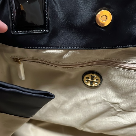Tory Burch Ella nylon tote bag - Picture 10 of 17